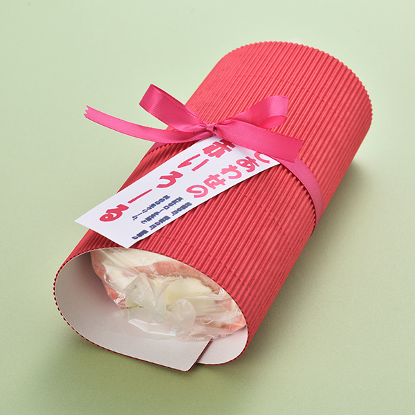 赤いロールケーキ